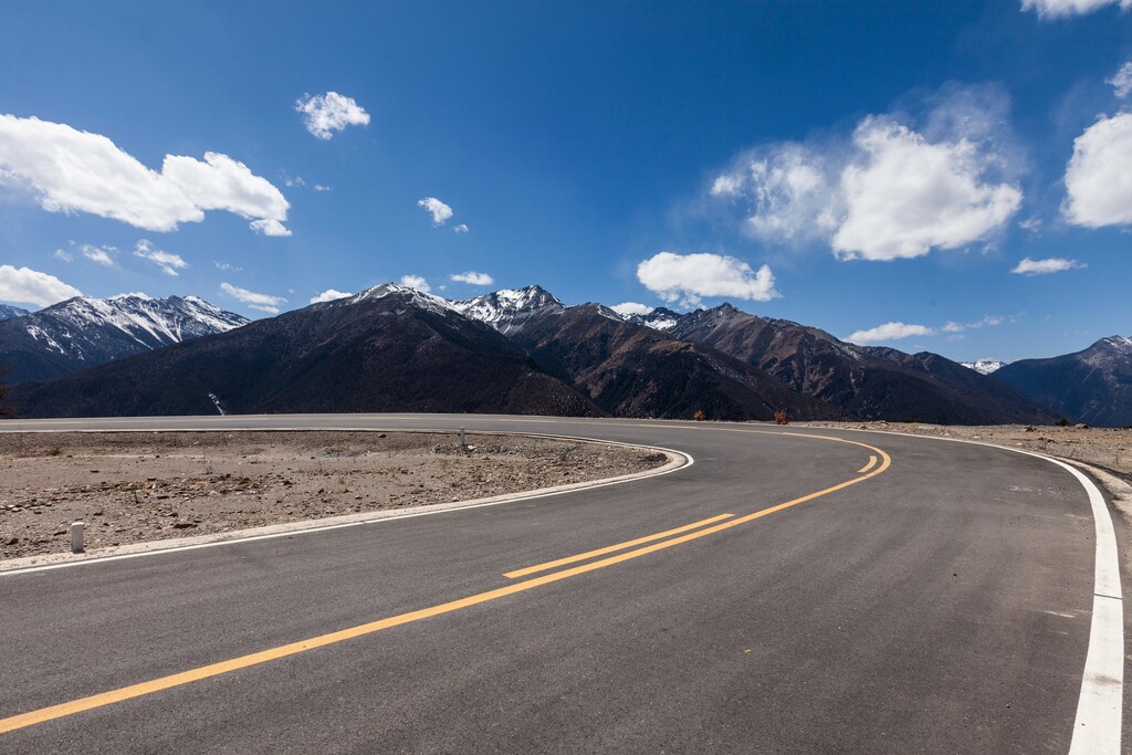 公路远山图片