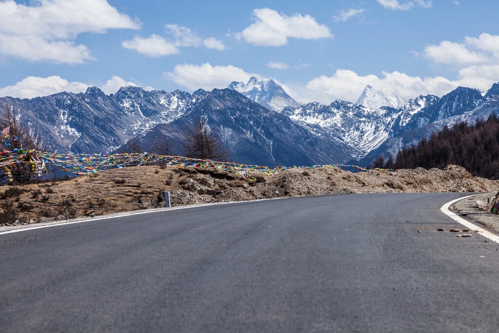 公路远山图片