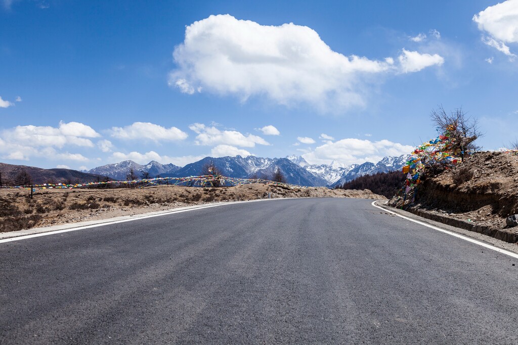 公路远山图片