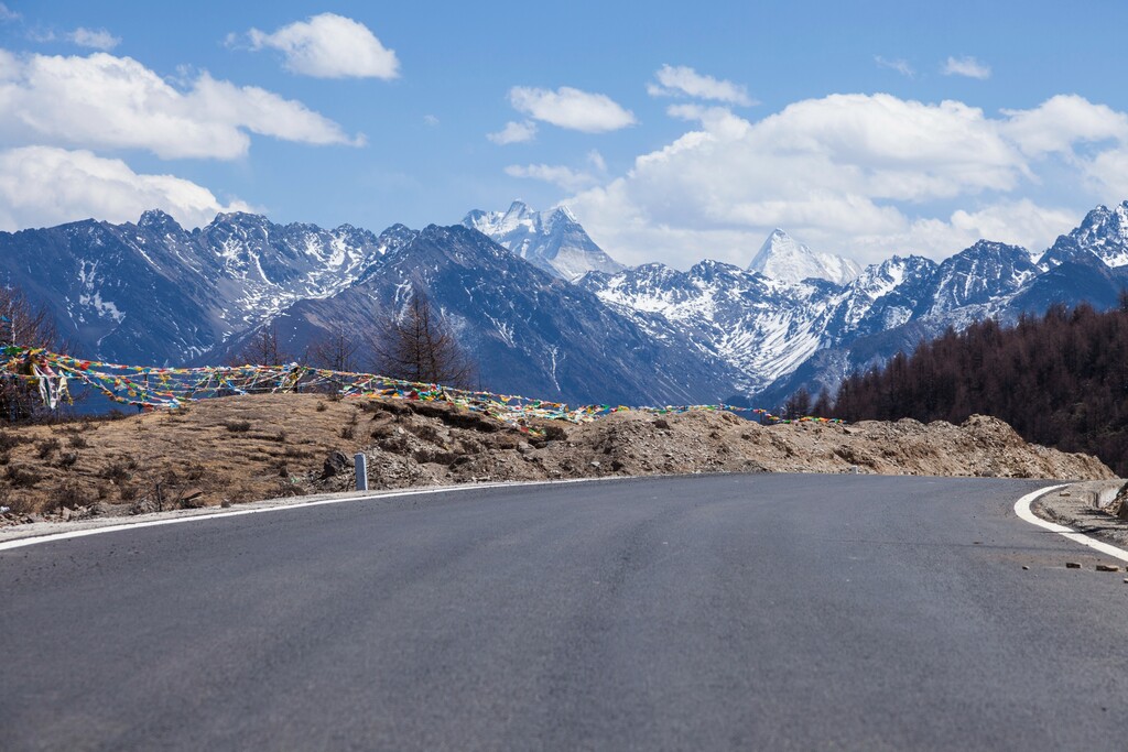 公路远山图片