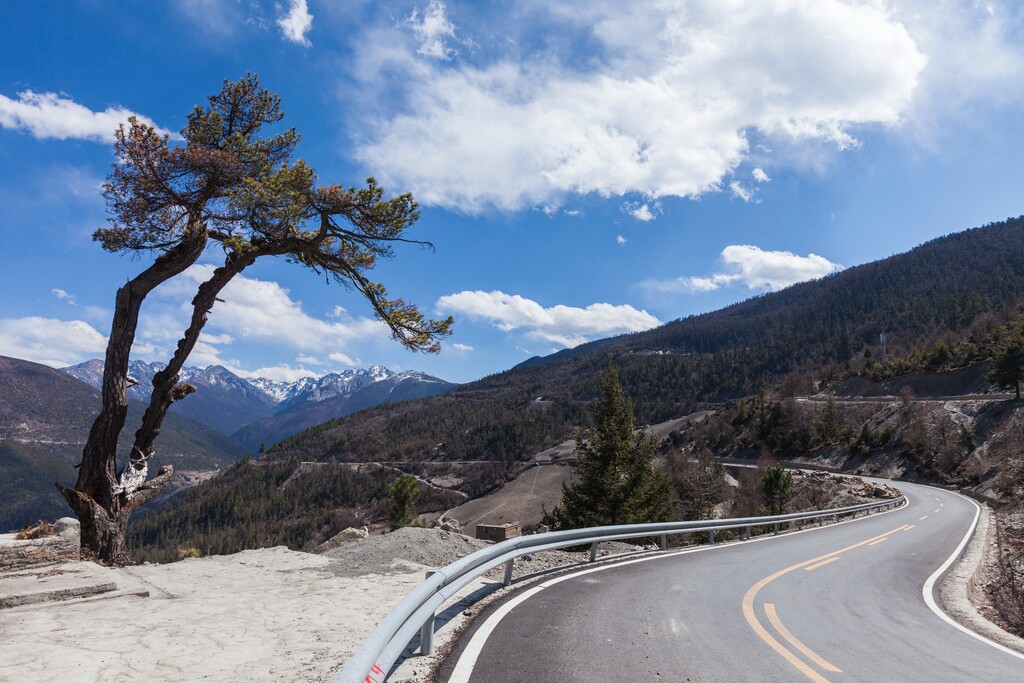 公路远山图片