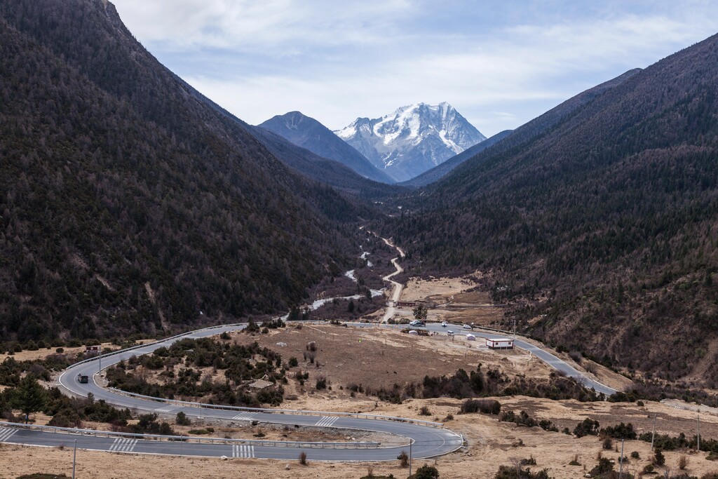 山区河流图片