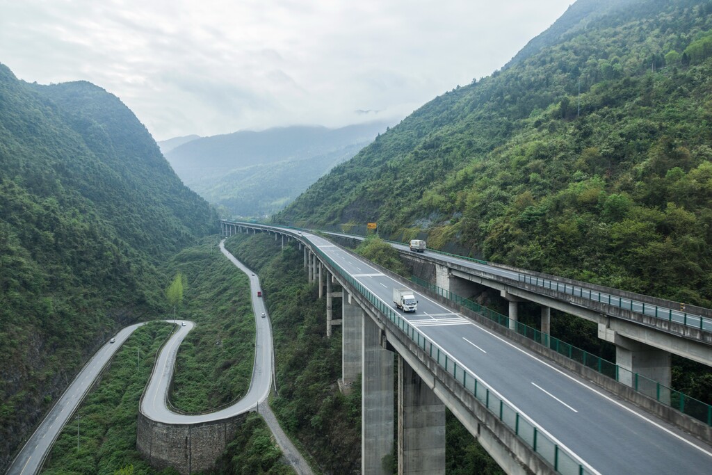 山区公路图片