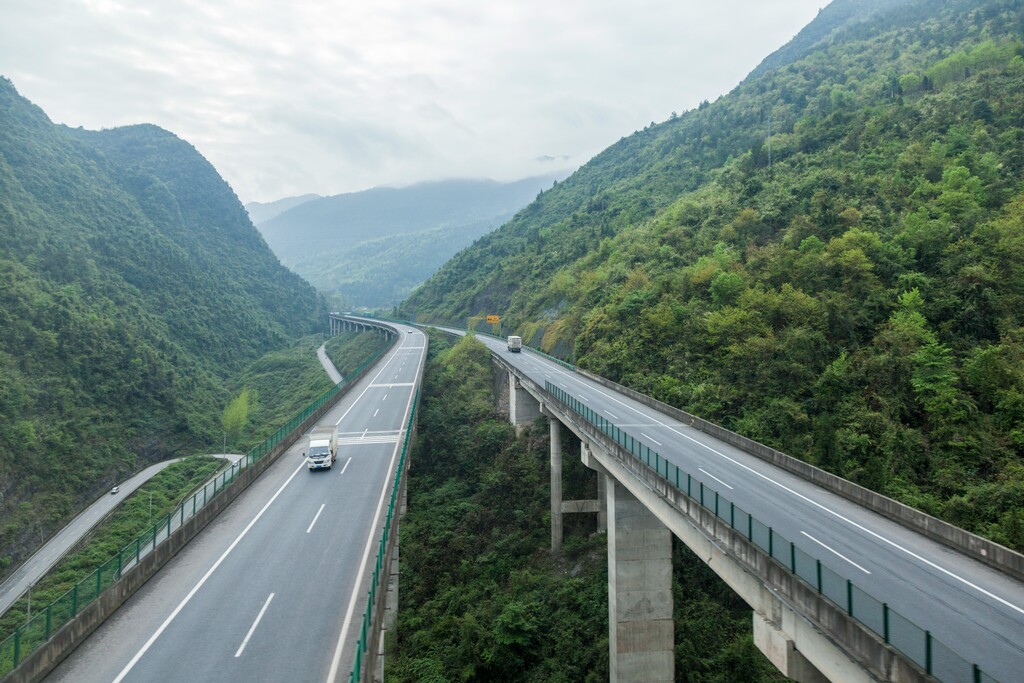 山区公路图片