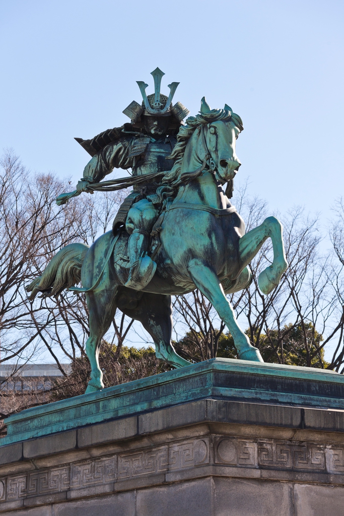 日本武士雕像图片