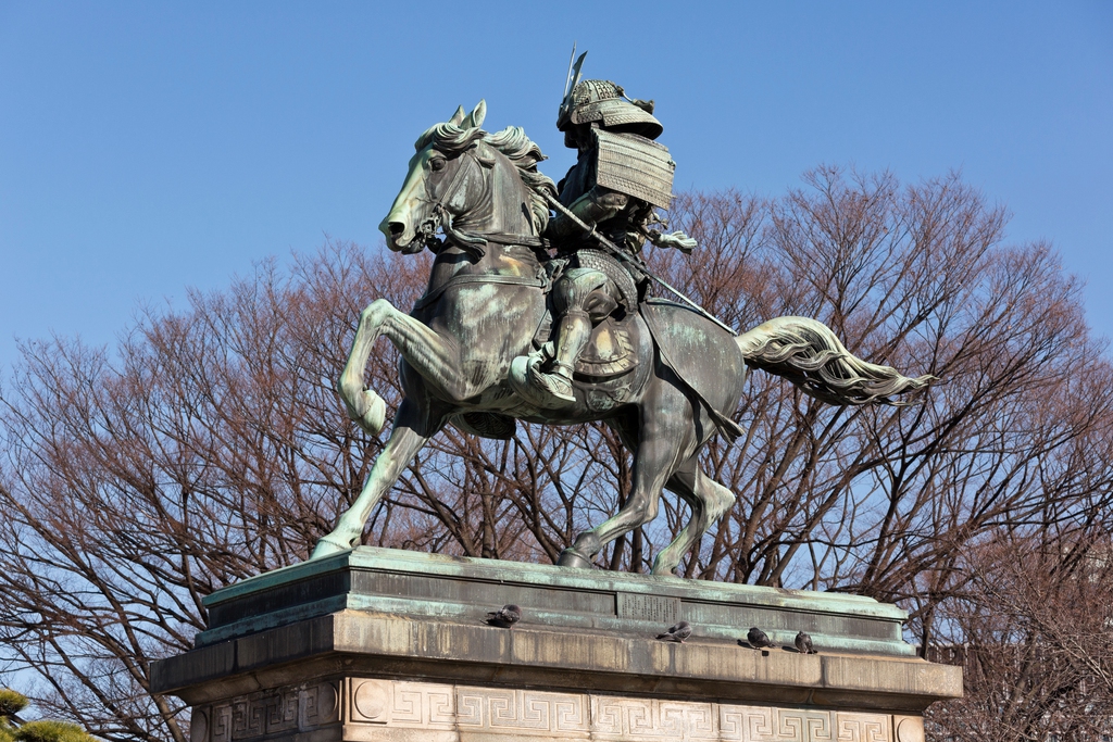 日本武士雕像图片