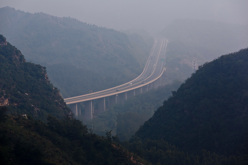 山间高速公路图片