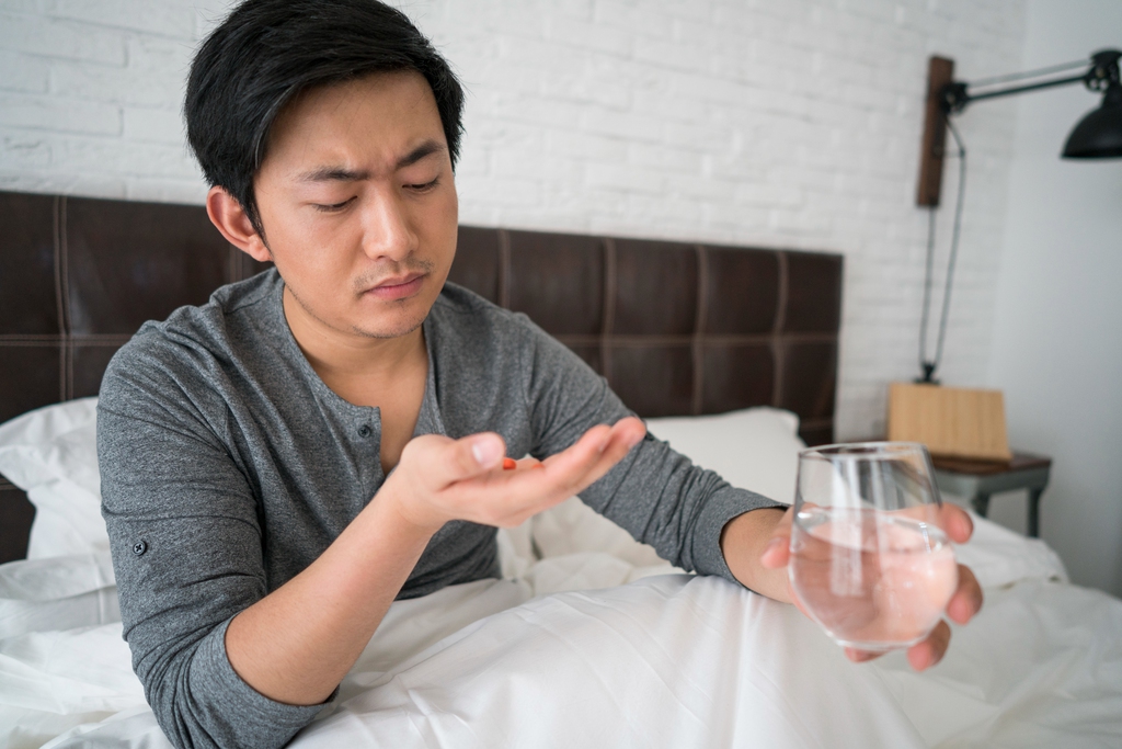 一个年轻男人的休闲生活图片