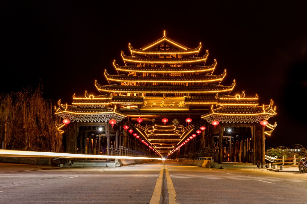 广西三江县风雨桥夜景图片