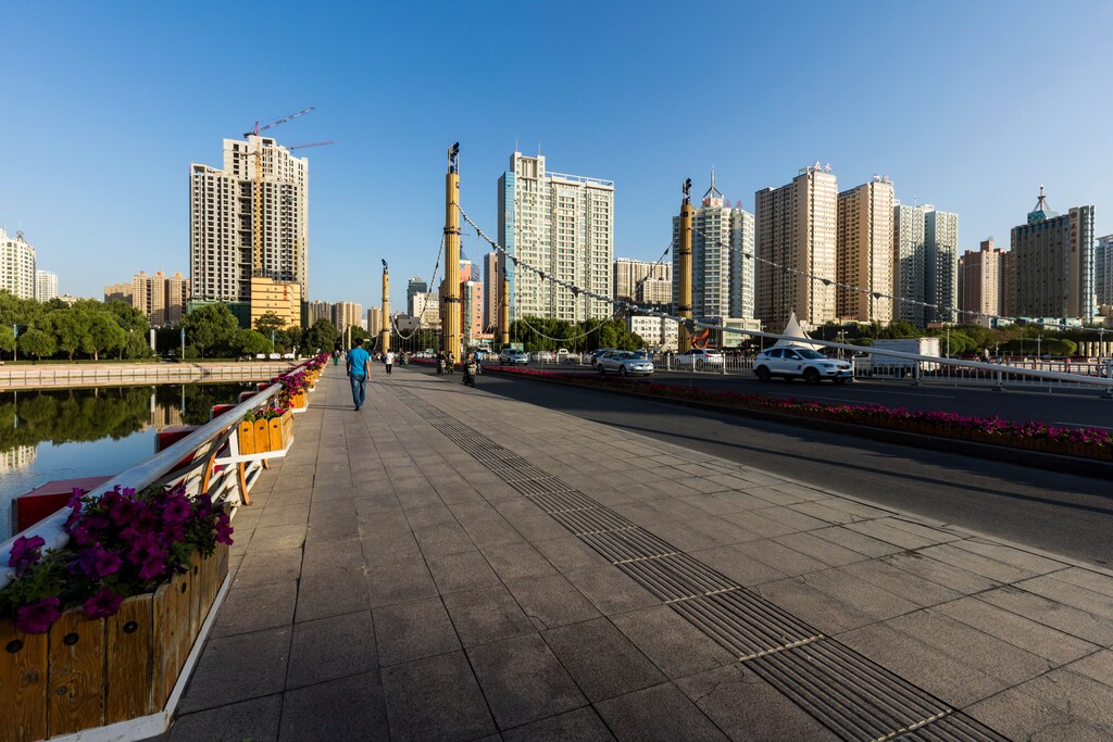 新疆库尔勒市城市风景图片