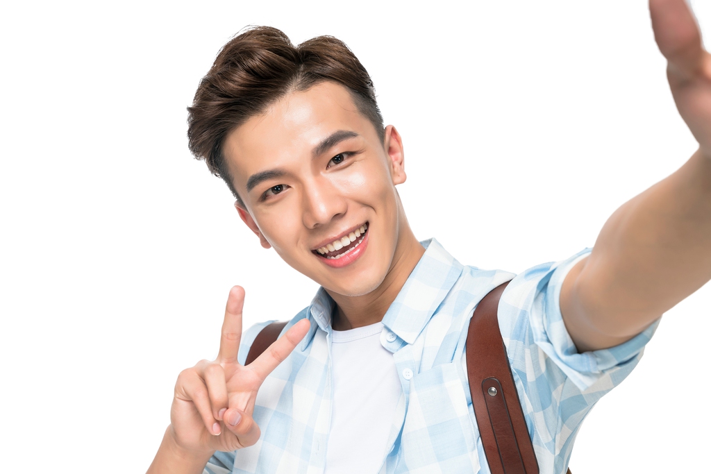 快乐的年轻男子图片