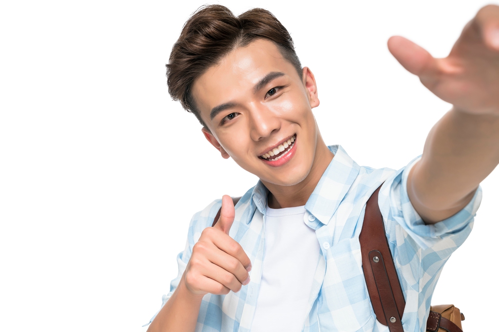 快乐的年轻男子图片