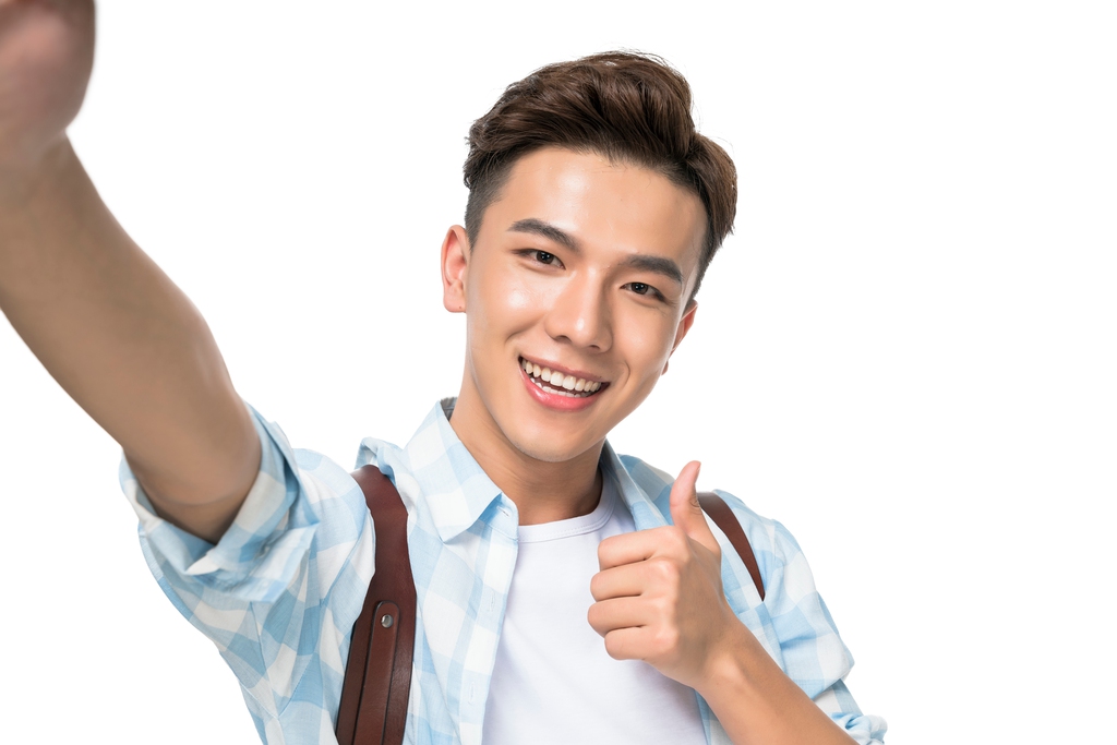 快乐的年轻男子图片