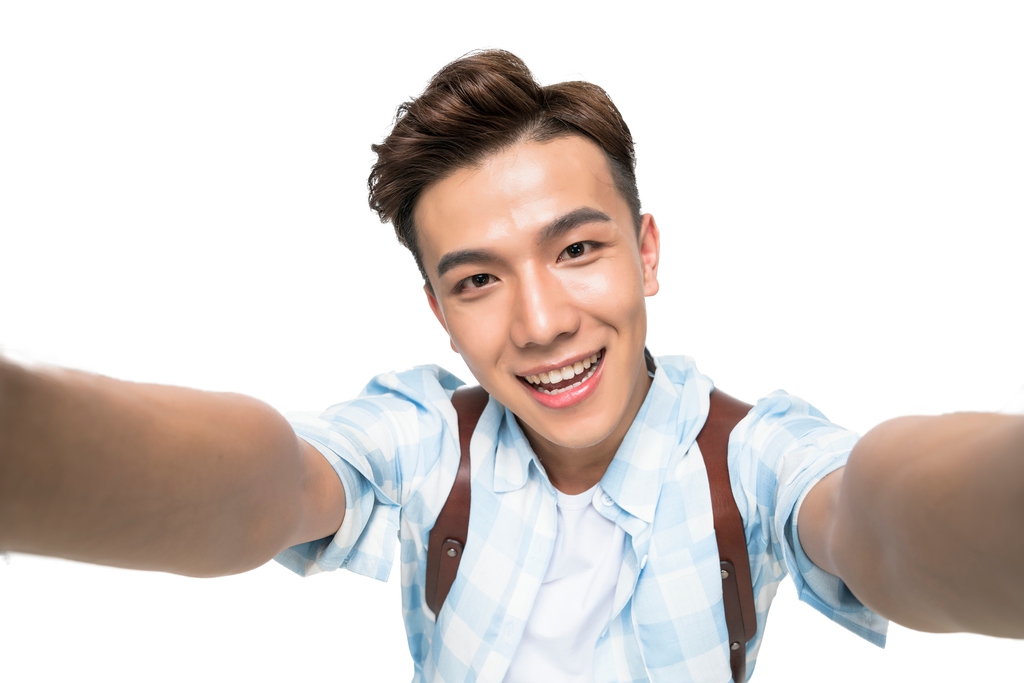 快乐的年轻男子图片