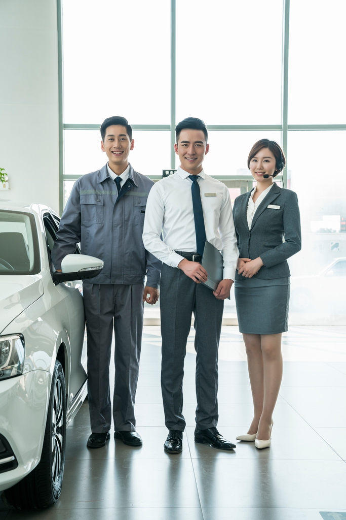 汽车4s店的年轻销售人员