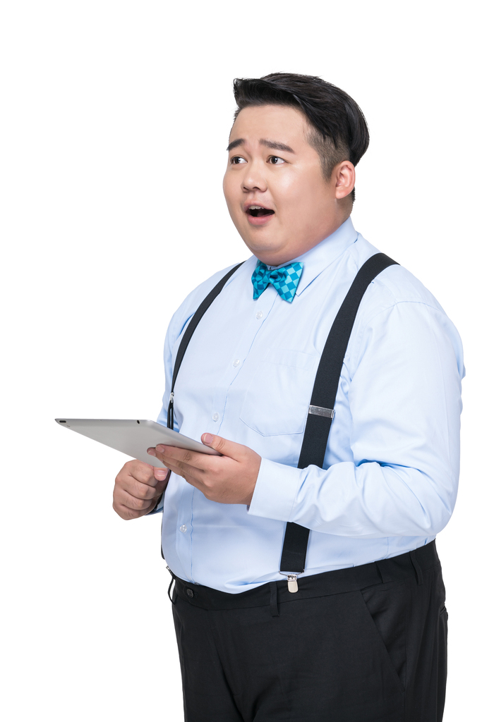 拿着平板电脑的肥胖青年男子图片