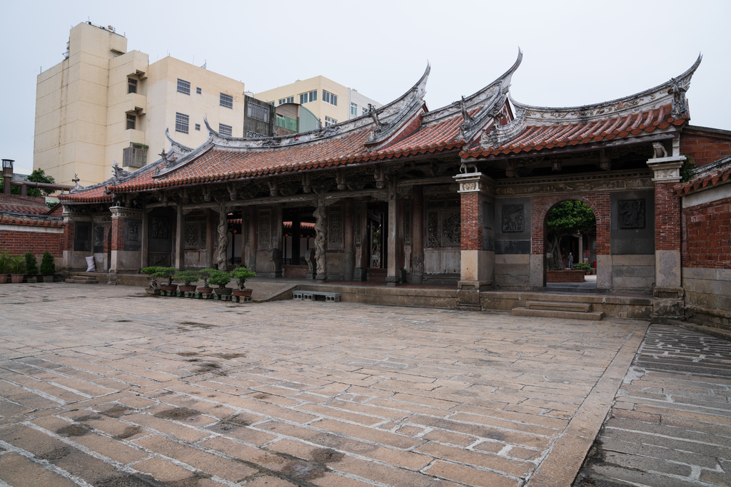 台湾鹿港小镇龙山寺图片