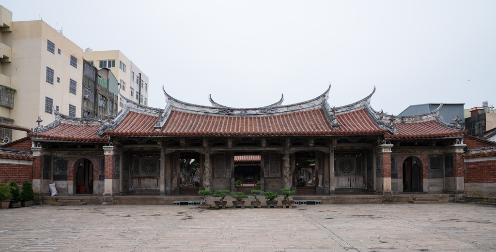 台湾鹿港小镇龙山寺图片