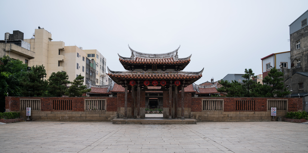 台湾鹿港小镇龙山寺图片