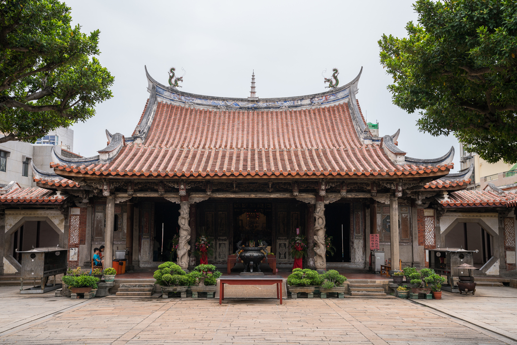 台湾鹿港小镇龙山寺图片