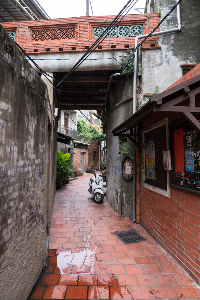 台湾鹿港小镇九曲巷图片