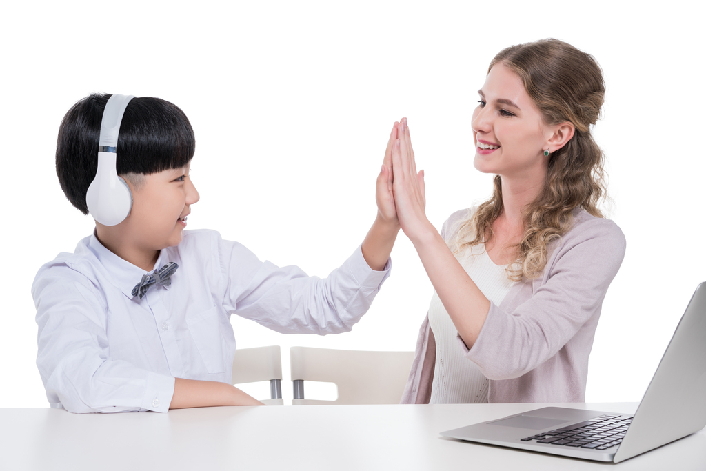 女外教和小学生图片