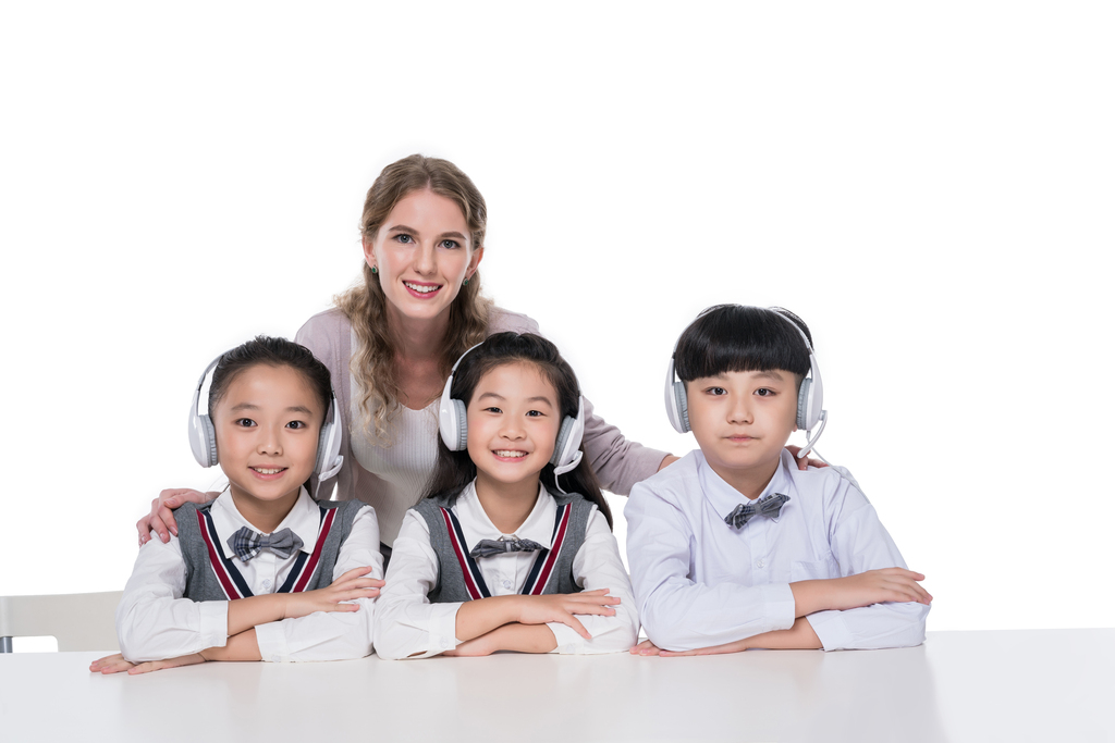 女外教指导小学生学习图片