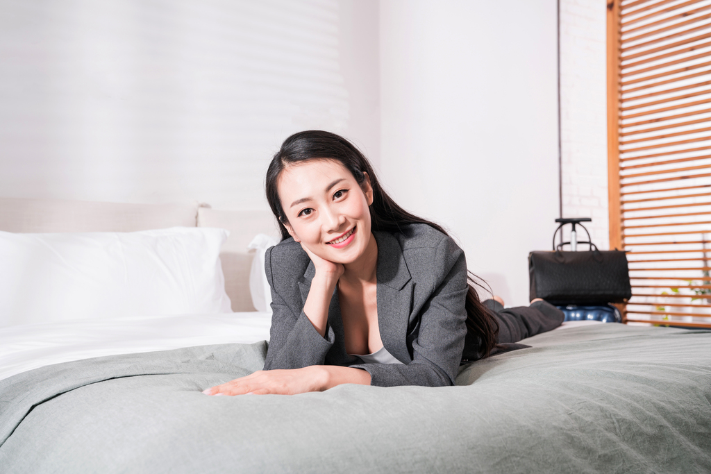 年轻的商务女子图片