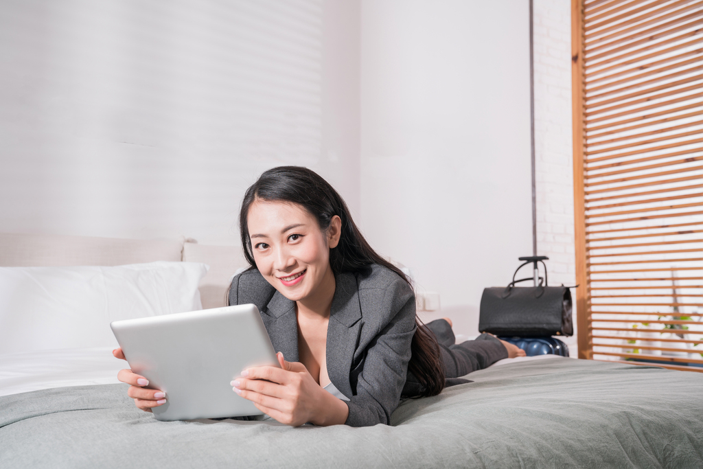 年轻的商务女子图片