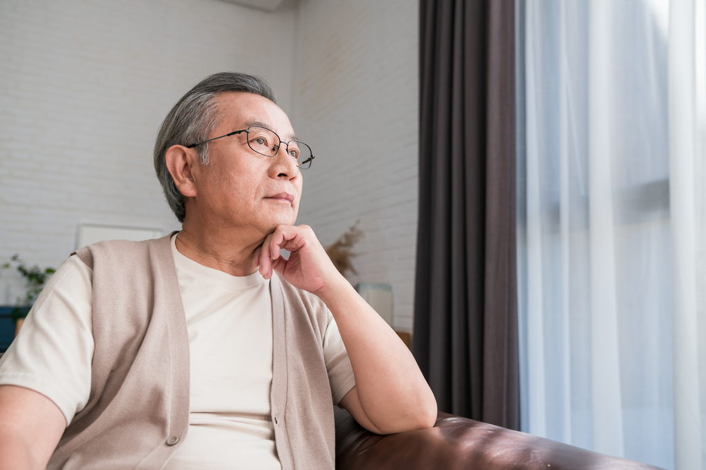 一个老年男人图片