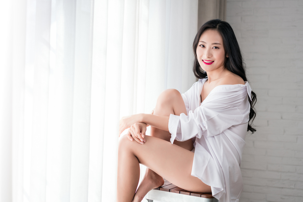 漂亮的年轻女子图片