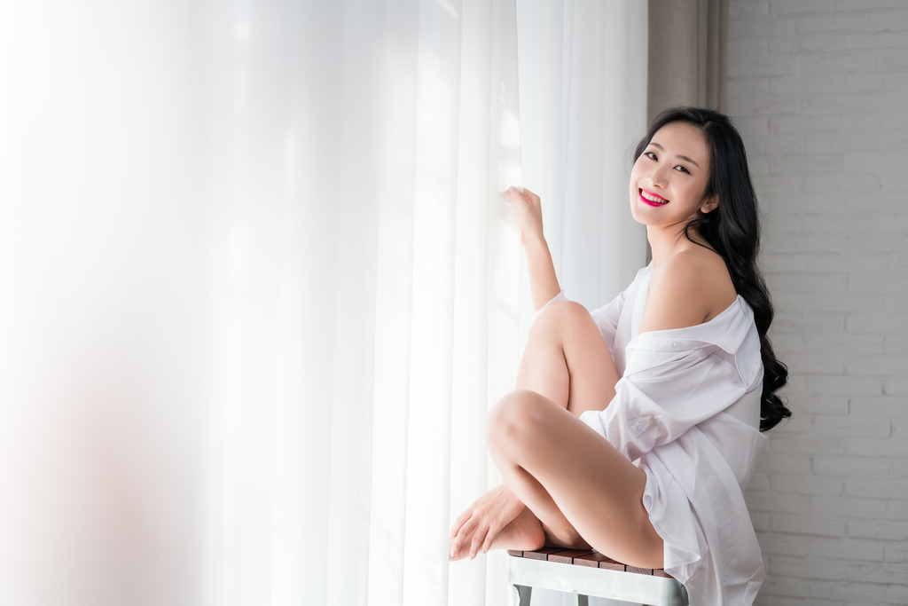 漂亮的年轻女子图片