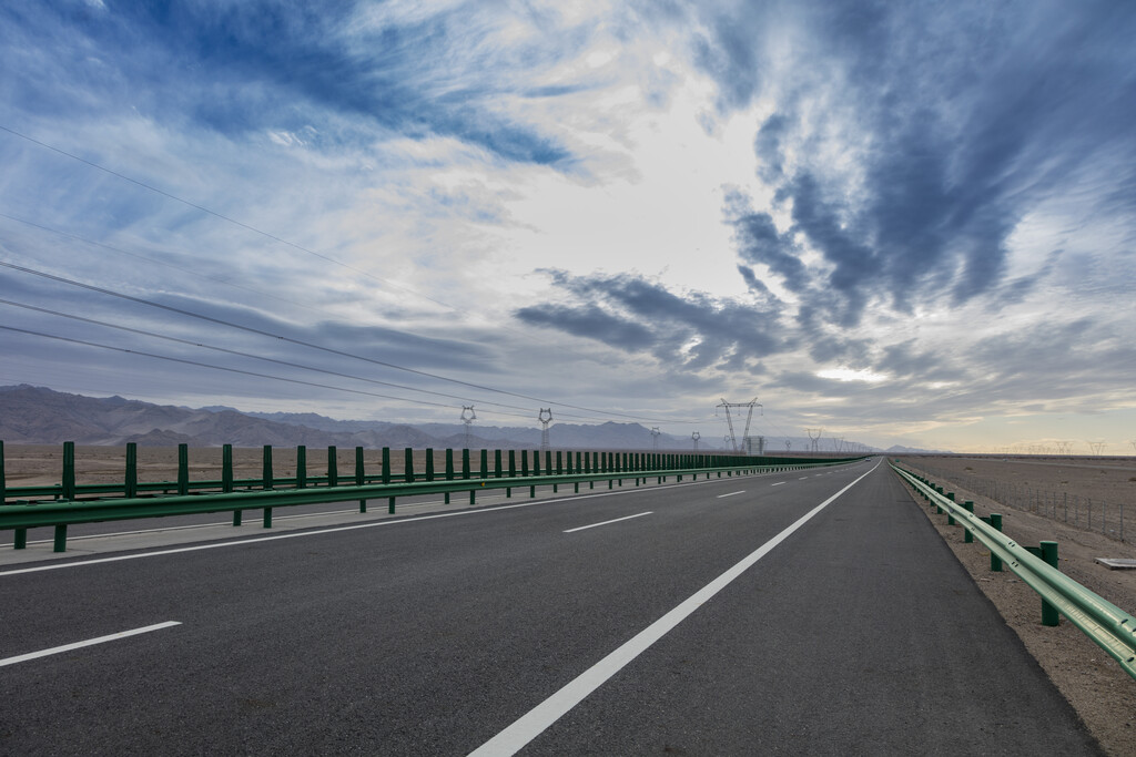 青海玉树至共和高速公路