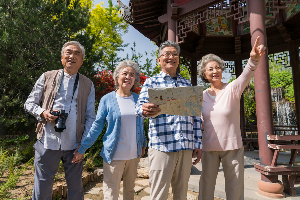 老年夫妻旅游图片