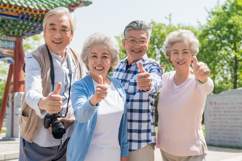 老年夫妻旅游