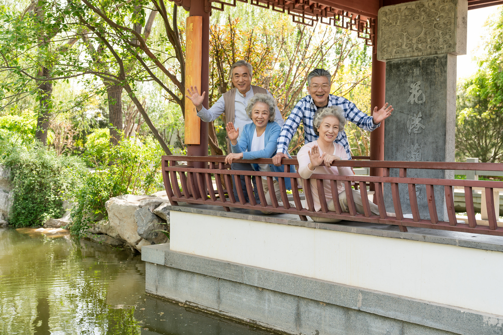 老年夫妻旅游图片