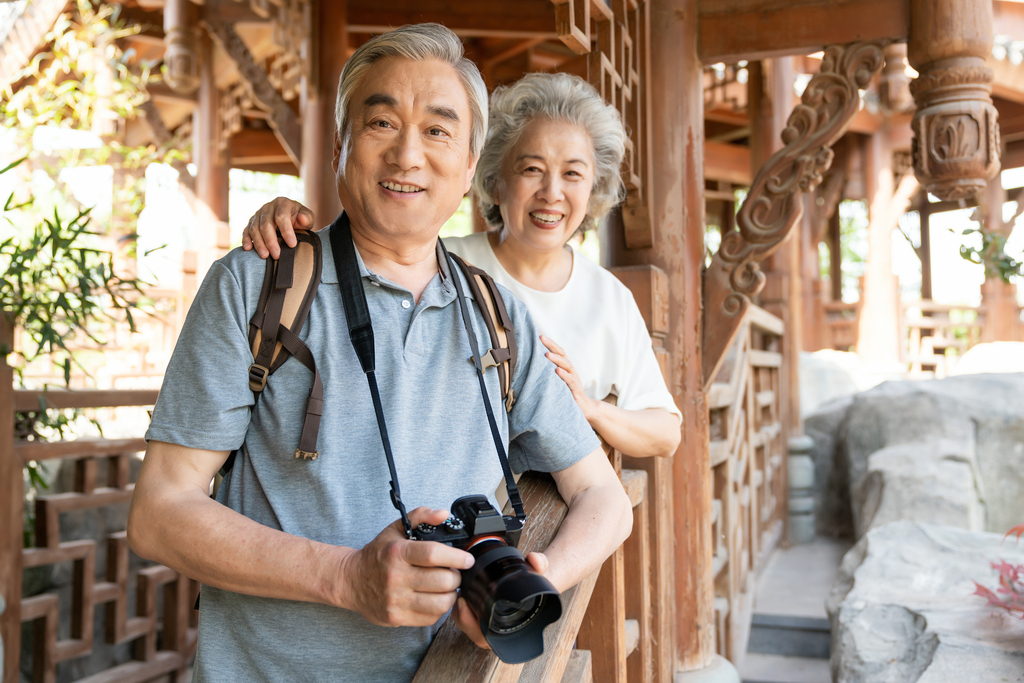 老年夫妻旅游图片