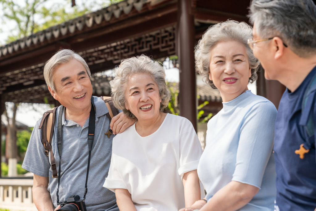 老年夫妻旅游图片