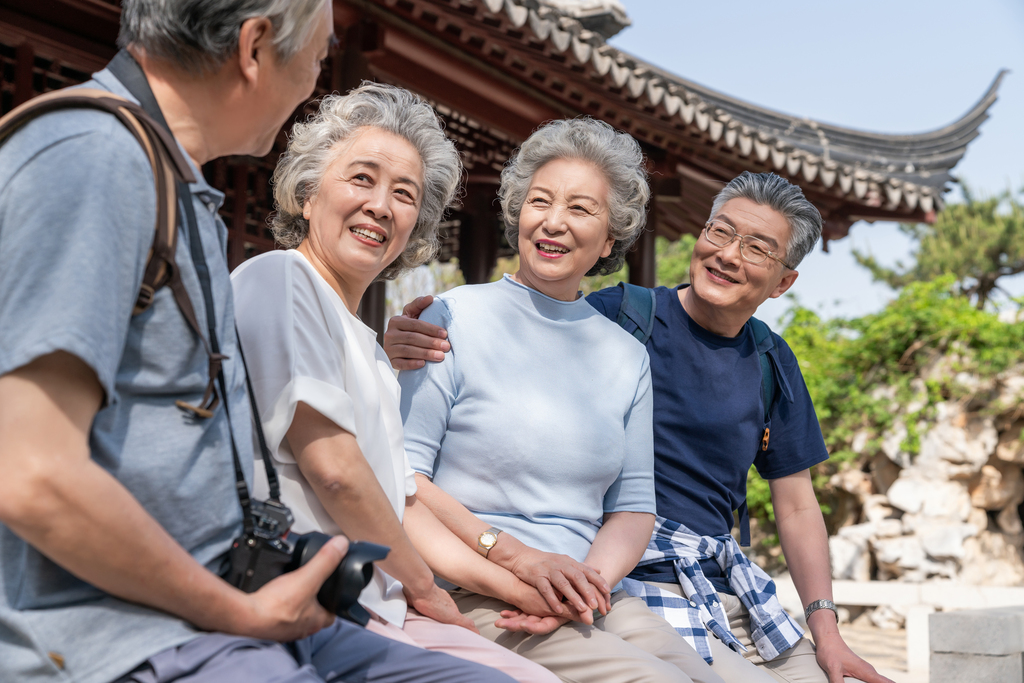 老年夫妻旅游图片