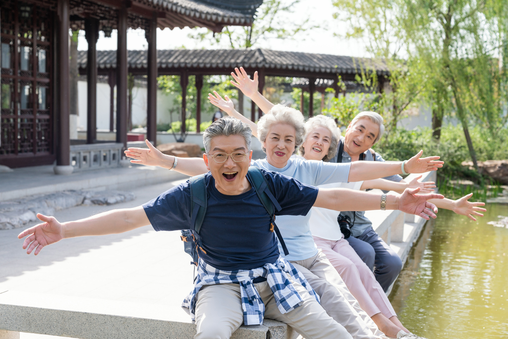 老年夫妻旅游