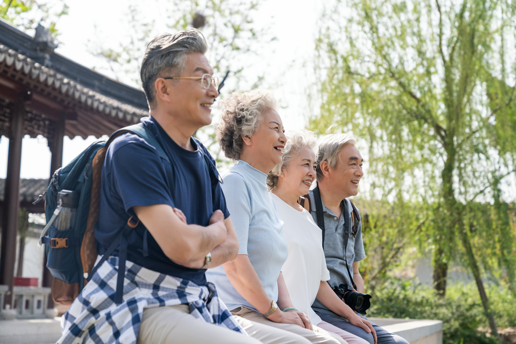 老年夫妻旅游图片