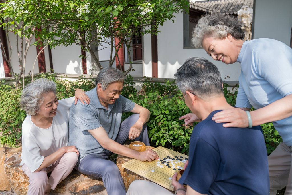 老年夫妻的休闲生活图片