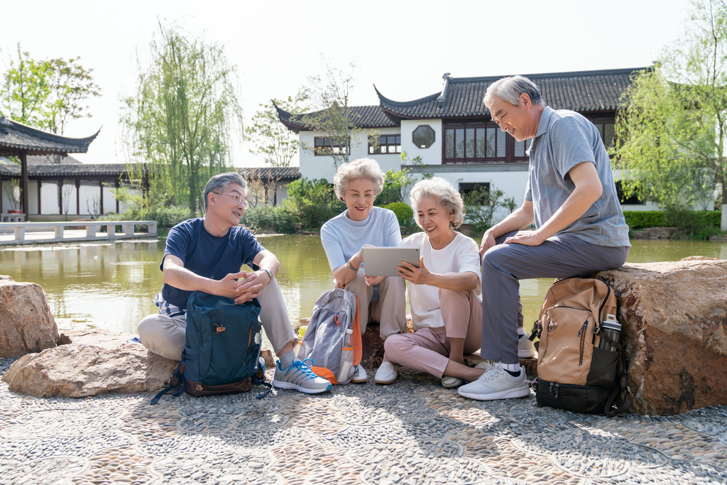 老年夫妻旅游