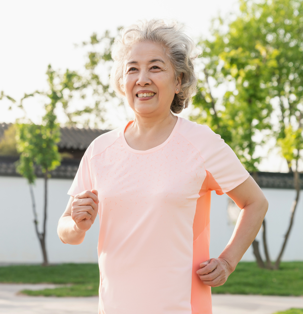 老年女人健康运动图片