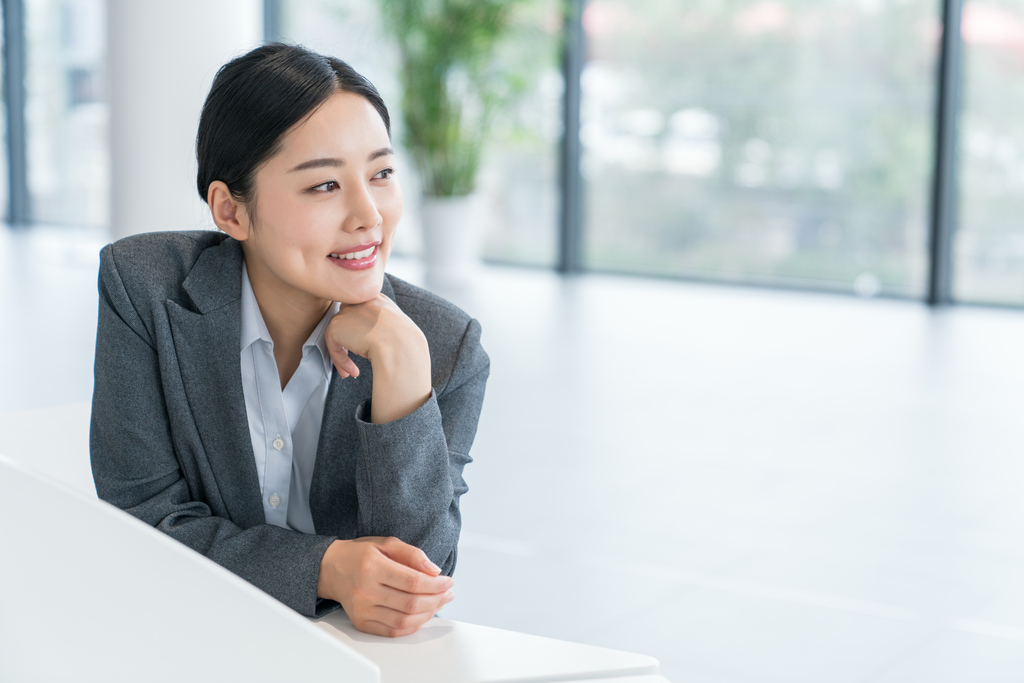 青年商务女子图片