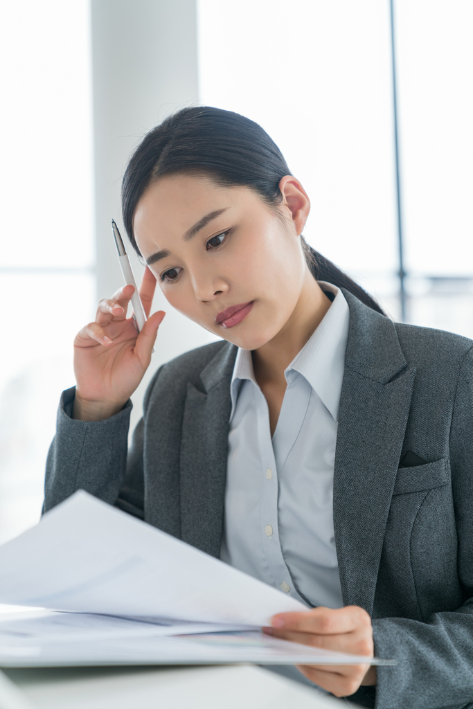 青年商务女子