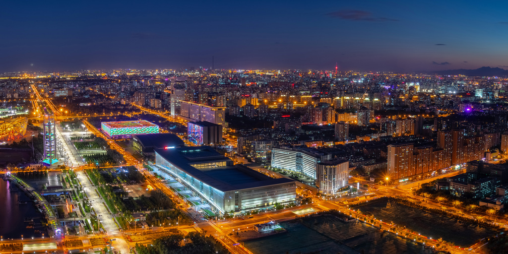 鸟瞰北京奥运村夜景图片