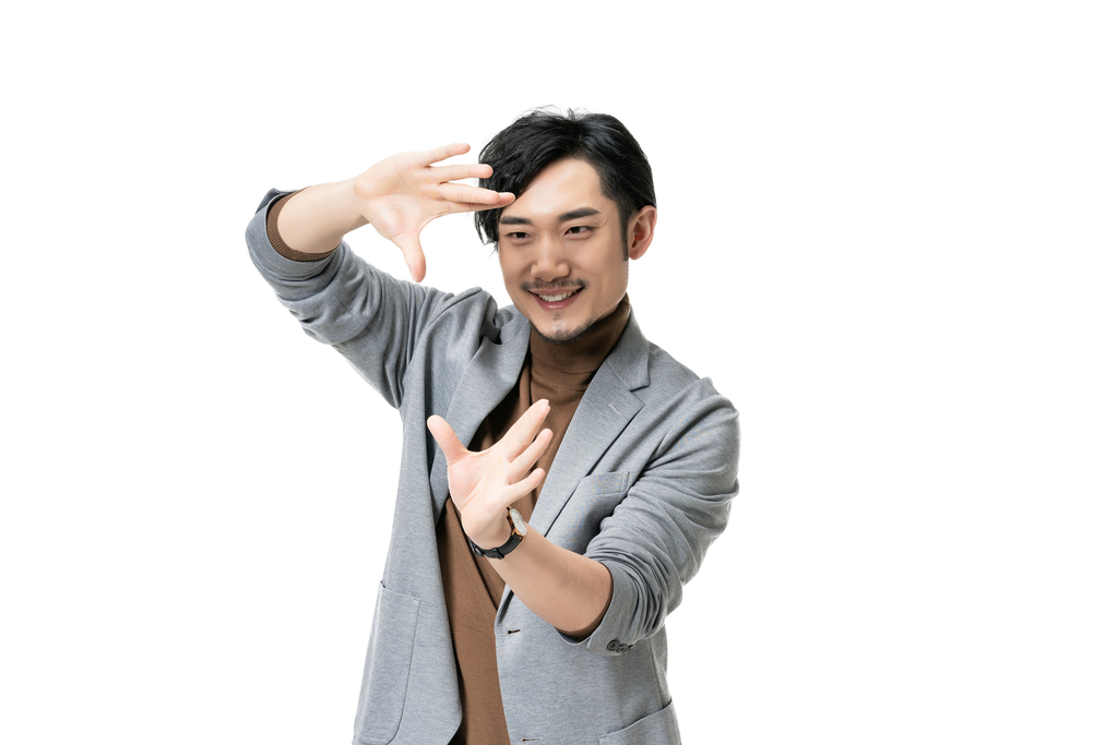 棚拍年轻男子