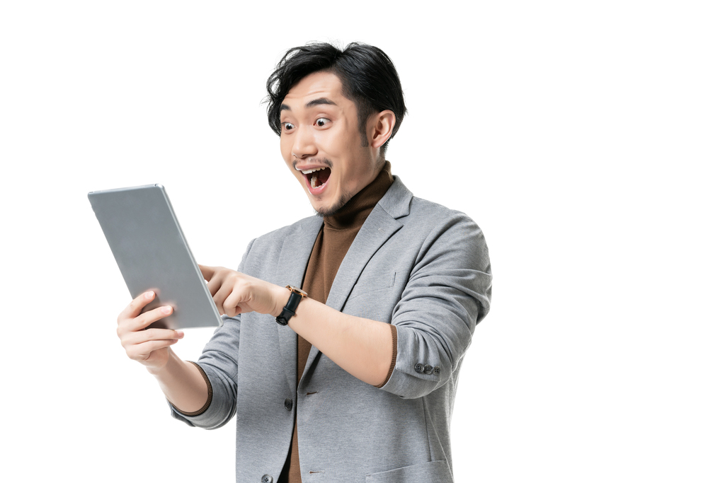 棚拍年轻男子图片