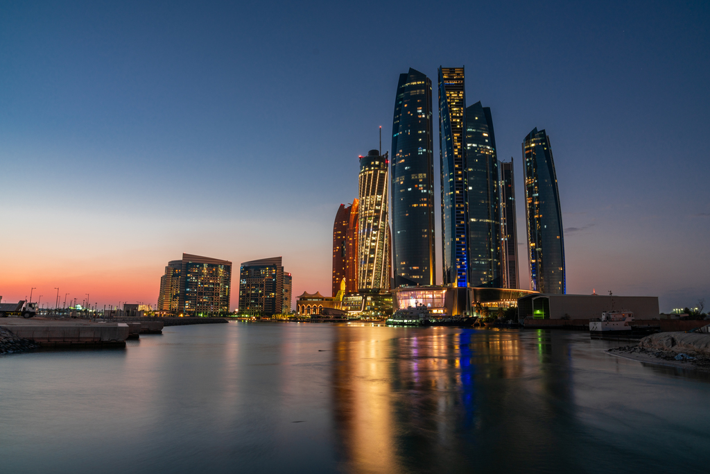 阿提哈德塔夜景图片